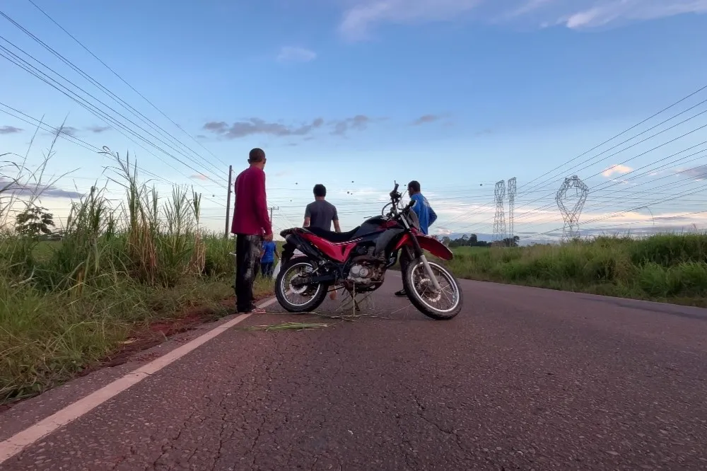Motocicleta da vítima - Foto: Carlos Souza/TV Vale do Xingu