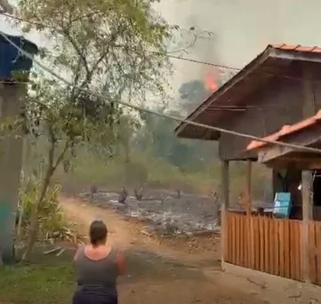 Incêndio destrói casas e escola em reserva de Altamira